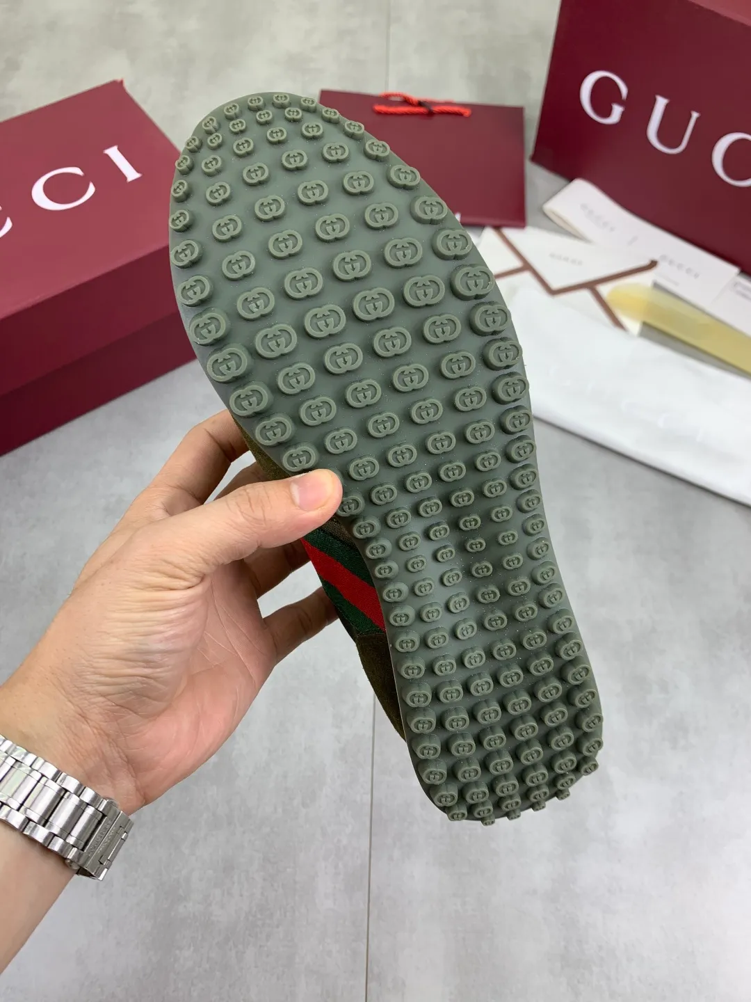 Men's shoes 💰P640 New Gucci Gucci Top version Latest catwalk style Re-Motion series Thick-soled casual sports shoes Original purchase and development ▪️Fabric: Original custom imported first-layer cowhide ▪️Sole: Original molded TPU material ▪️Sole thickness: 3.5CM ▪️Size: Men 39-45 Color: 8️⃣ colors available, boutique packaging